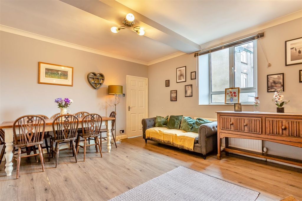 Property photo 3 of 31