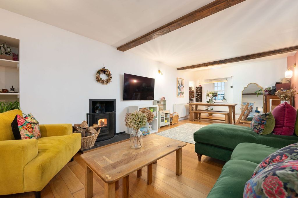 Property photo 2 of 41