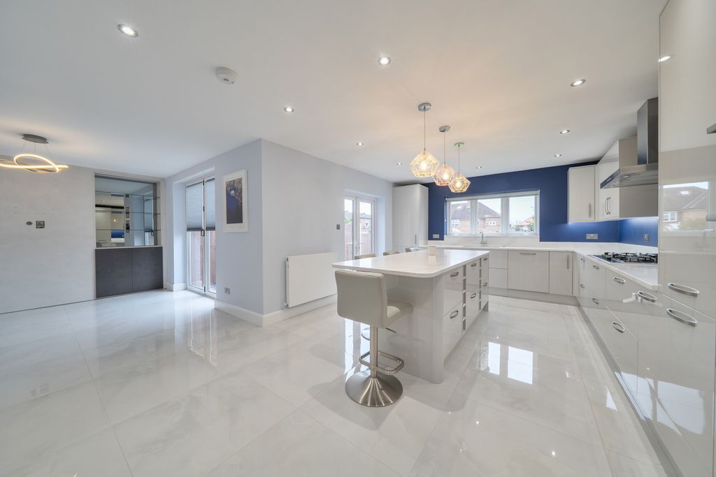 Property photo 2 of 20 1434873-10-69Ccf6...