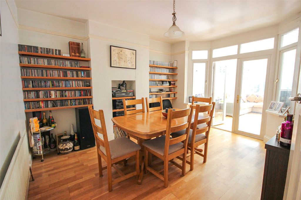 Property photo 3 of 23 Picture No. 24