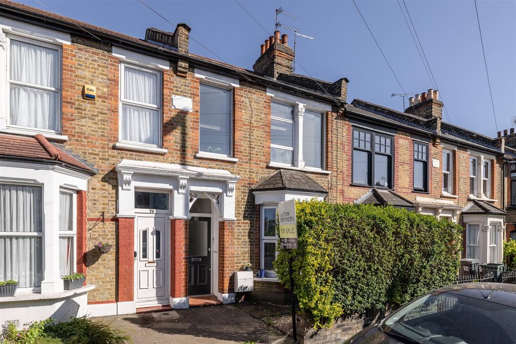 Property photo 1 of 22 Winchester Road, E4