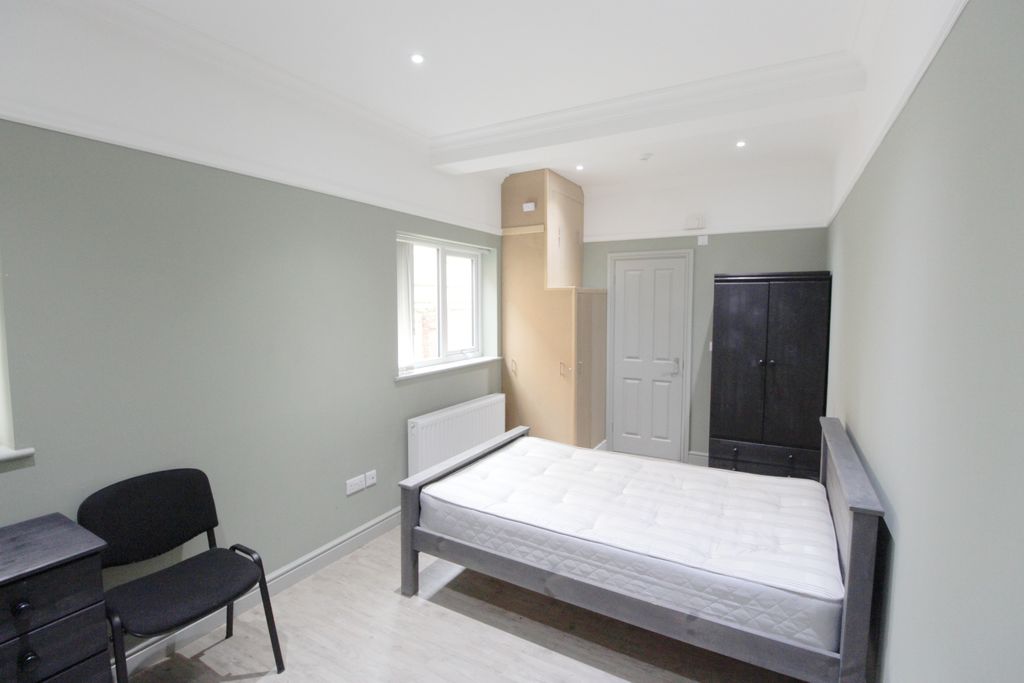 Property photo 1 of 3