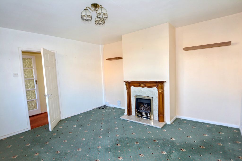 Property photo 3 of 14 Lounge.