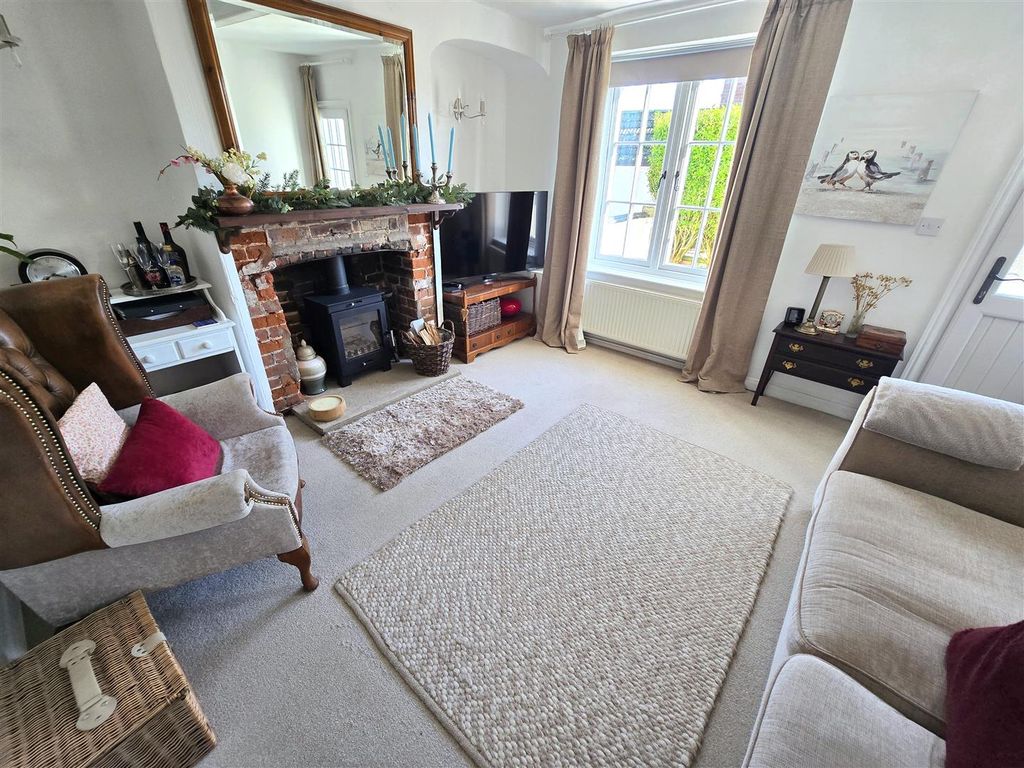 Property photo 3 of 26 Lounge