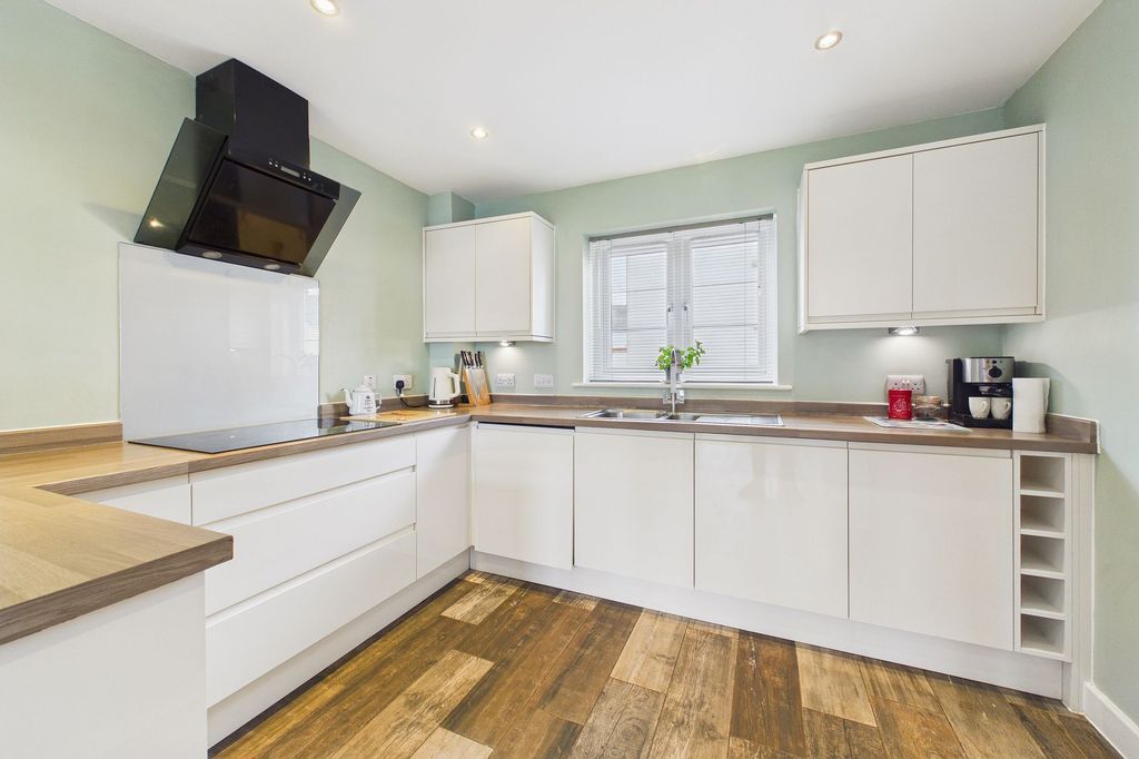 Property photo 2 of 26