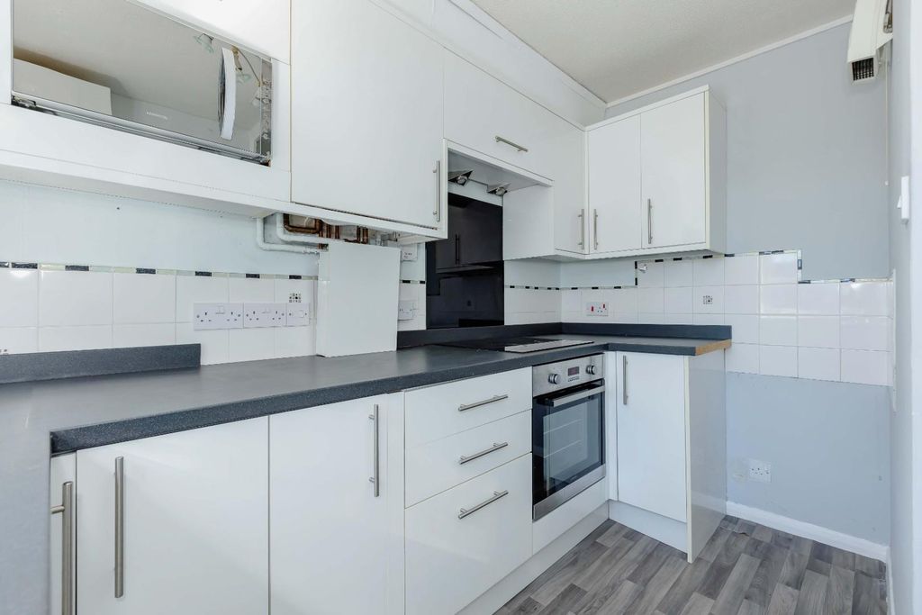 Property photo 3 of 16 North Rd_10.Jpg