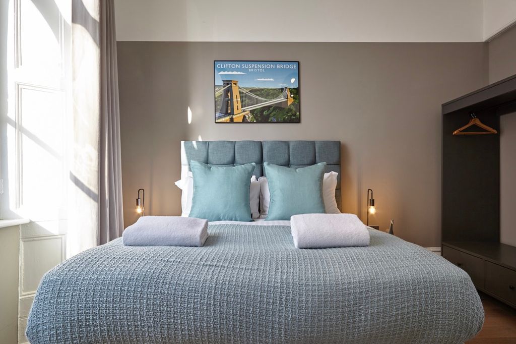 Property photo 1 of 6 A Spacious And Clean Large Double Bedroom Featurin...