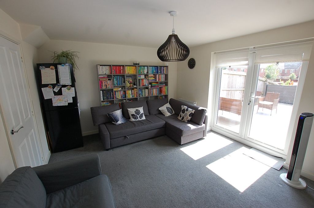 Property photo 3 of 17 Picture No. 02