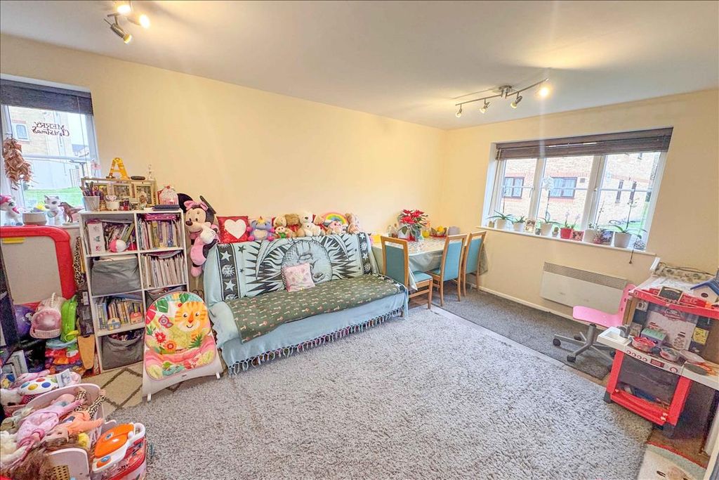 Property photo 3 of 9