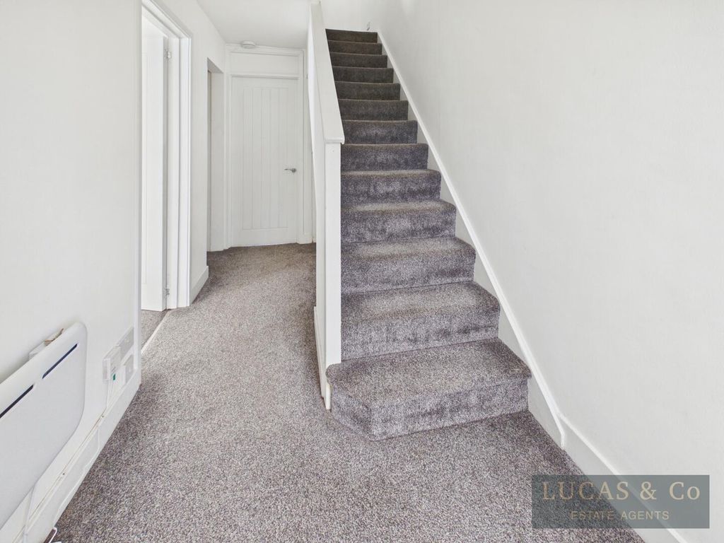 Property photo 2 of 18 Hallway