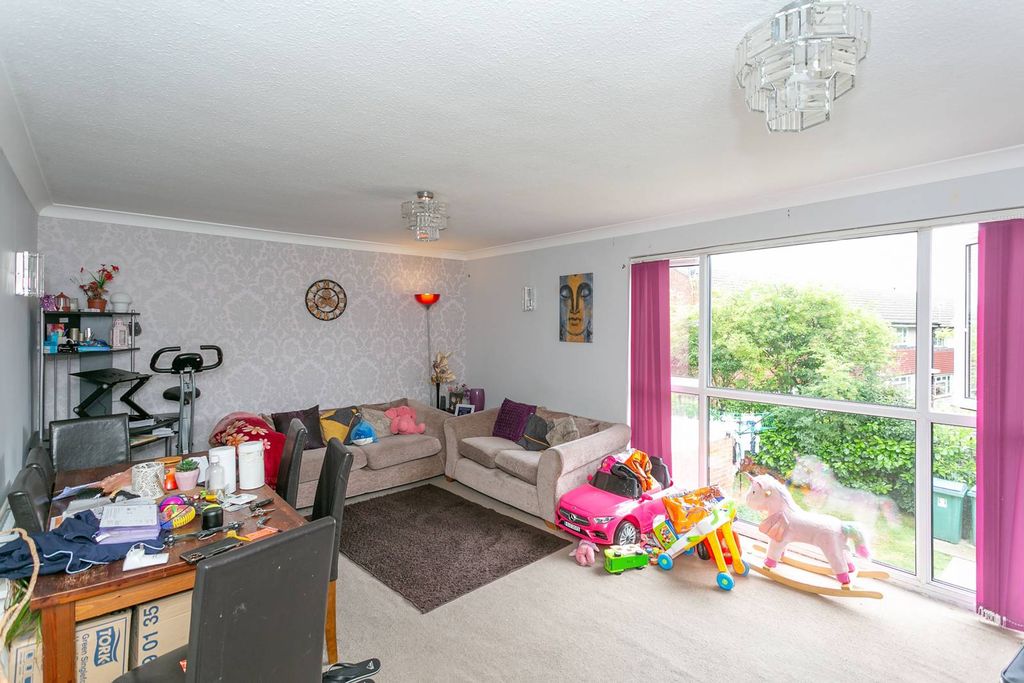 Property photo 2 of 11