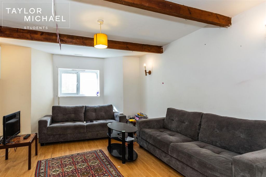 Property photo 3 of 19 Living Room