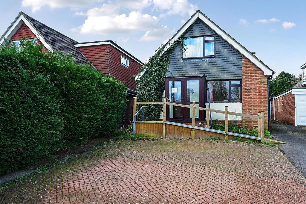 Property photo 1 of 11 53 Oakfield Rd (9)