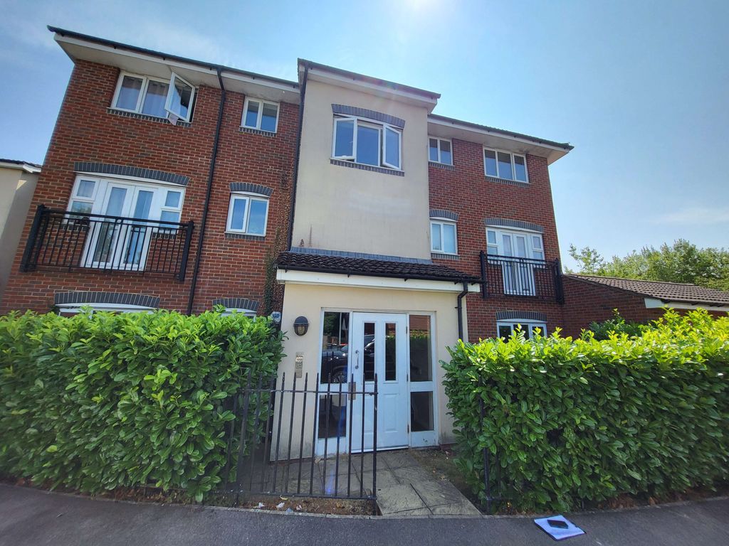 Property photo 1 of 21 Immaculate Two Double Bedroom Apartment On Kiln Way