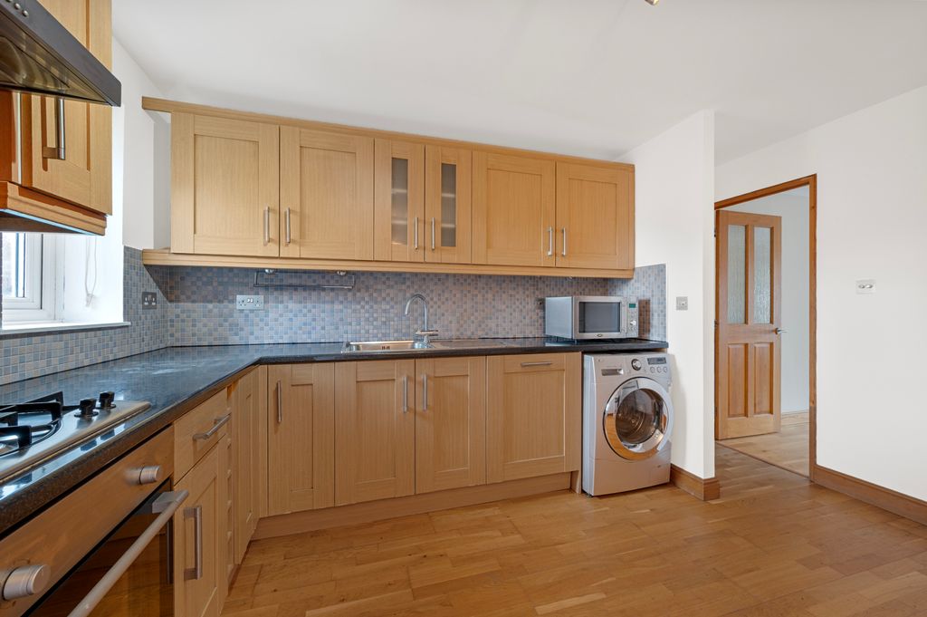 Property photo 2 of 12 Picture No. 11