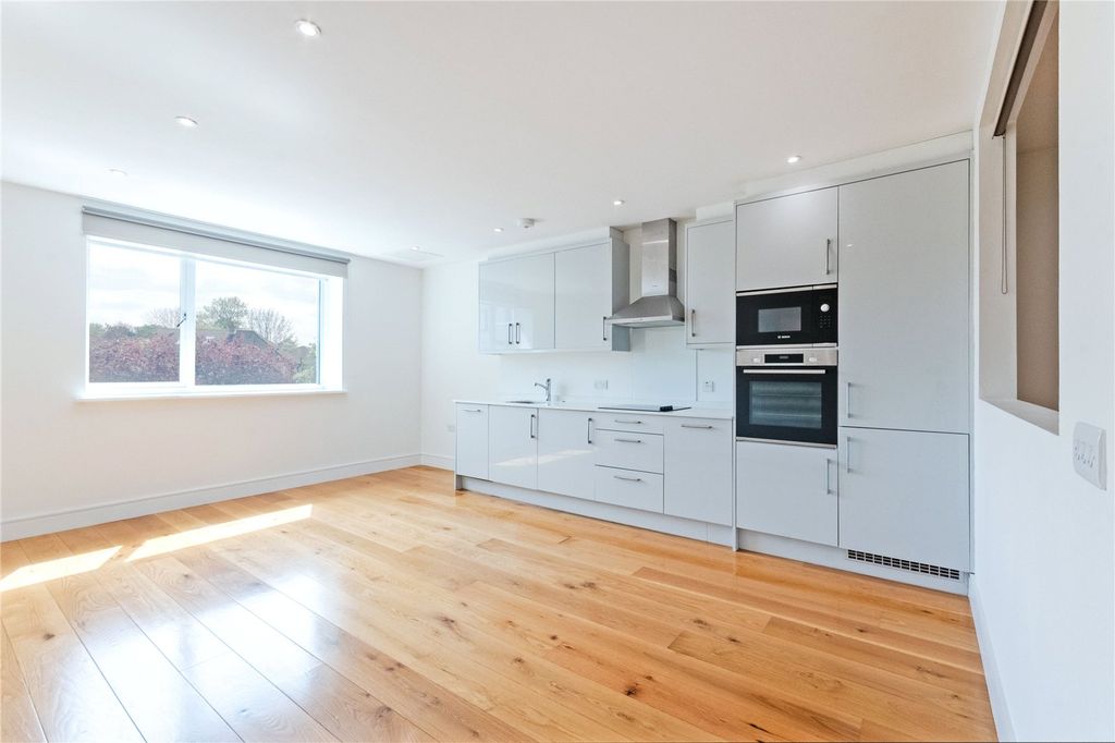 Property photo 3 of 16 Picture No. 12