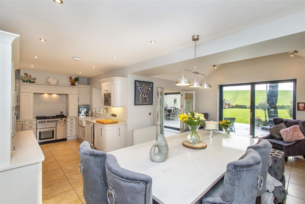 Property photo 3 of 37 Kitchen/Diner/Family Room