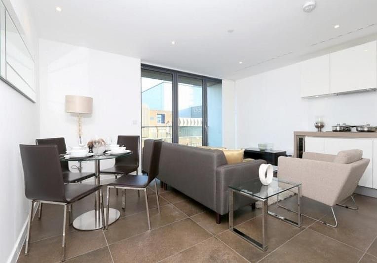 Property photo 3 of 19 Reception