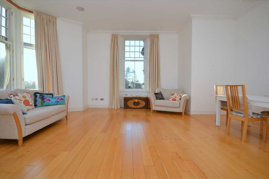 Property photo 2 of 21 Lounge