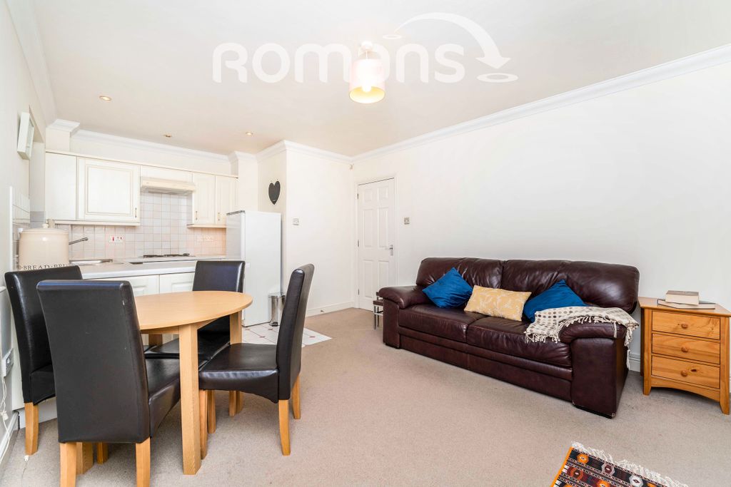 Property photo 3 of 9 97093E45-Aa59-Ec11-8