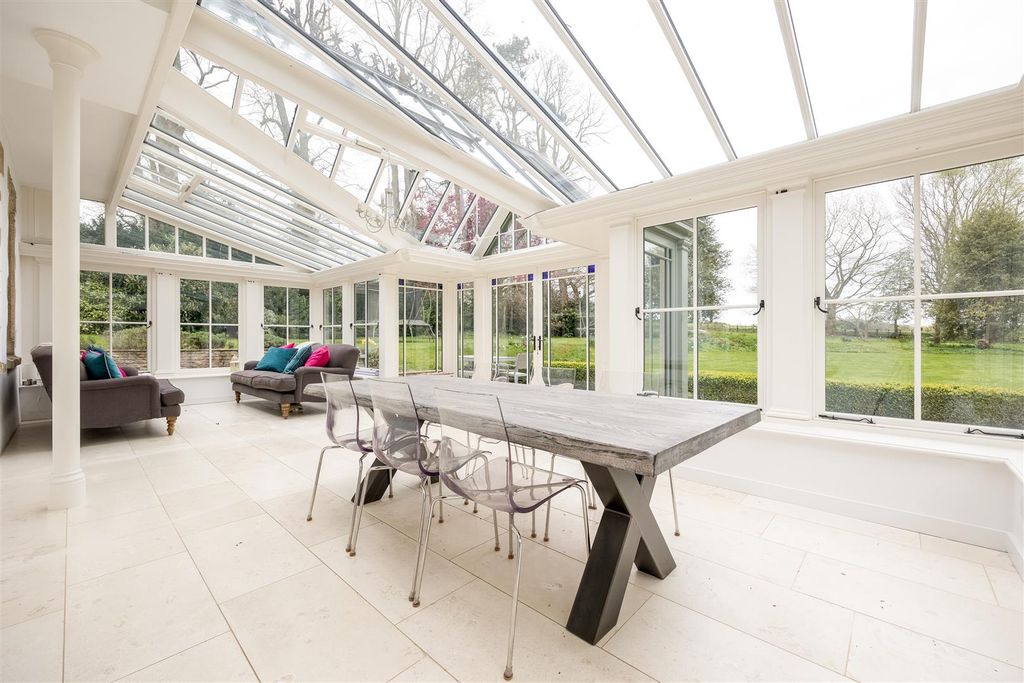 Property photo 2 of 20 Wonderful South-Facing Sun Room