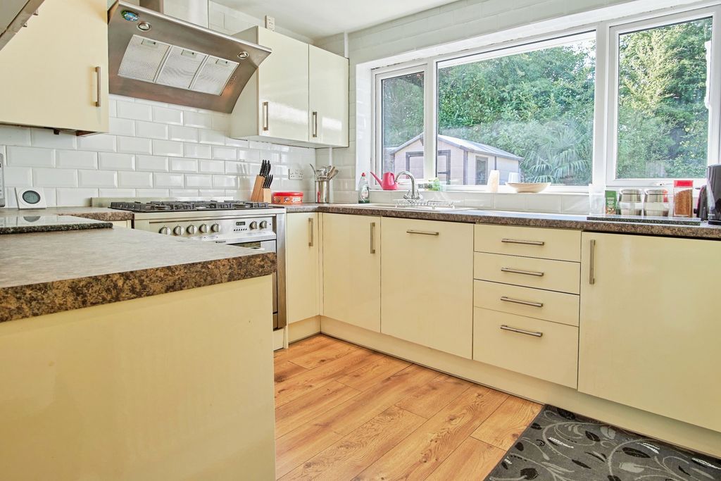 Property photo 2 of 18 Kitchen