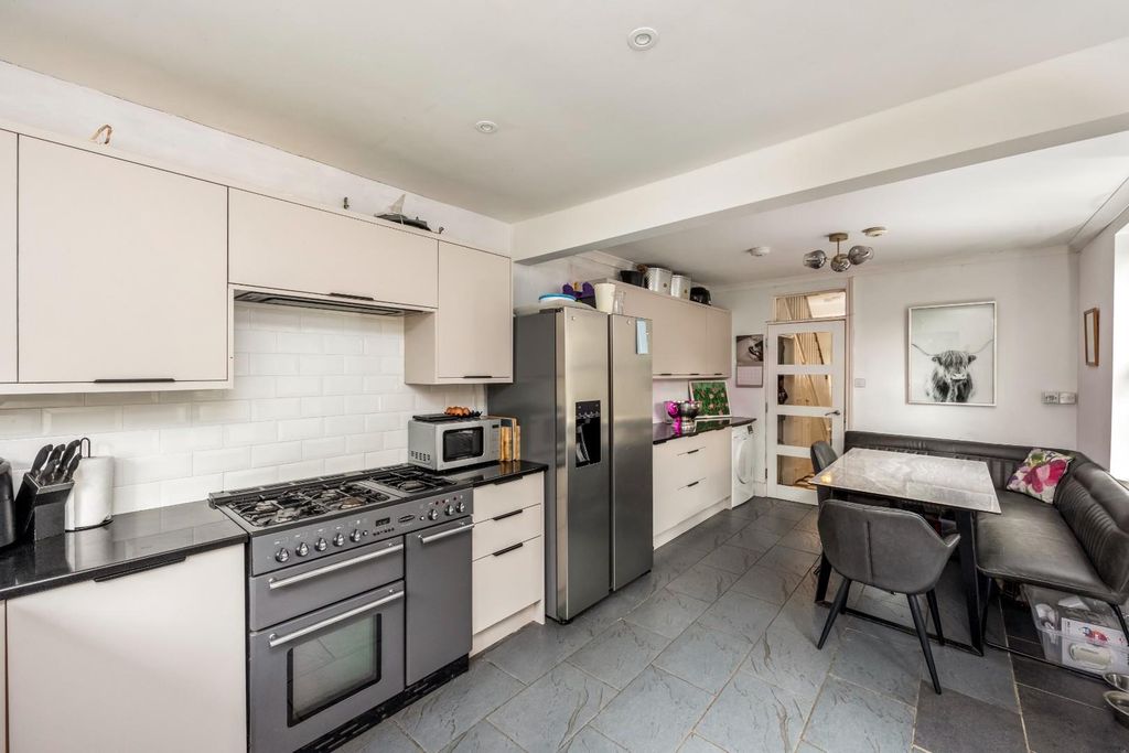 Property photo 3 of 18 Leighton Road 38-015.Jpg