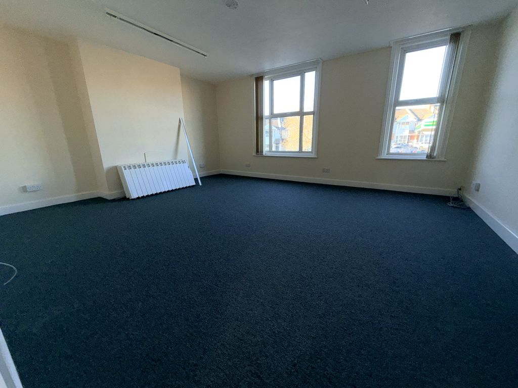 Property photo 2 of 7 003