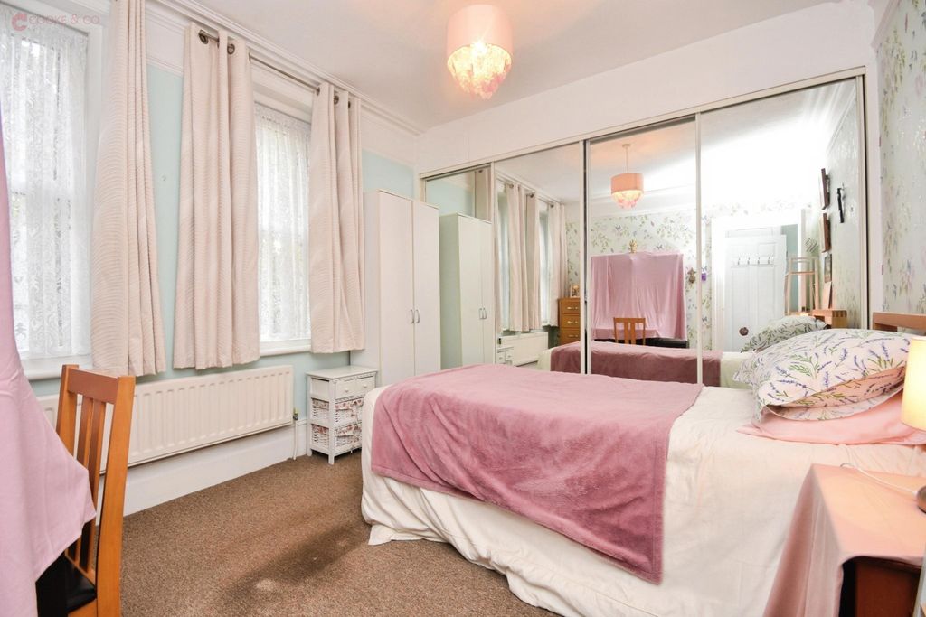 Property photo 3 of 21
