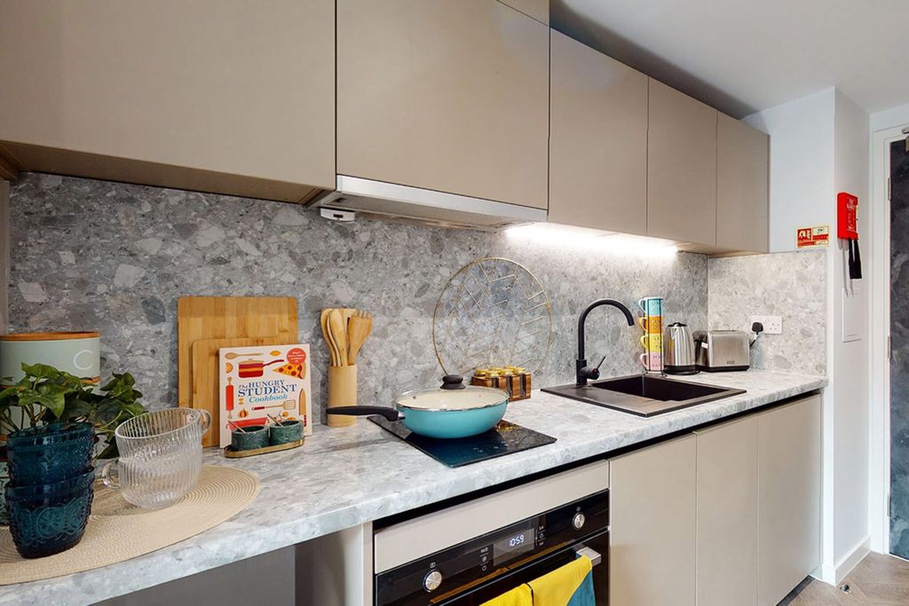 Property photo 2 of 11 Kitchen