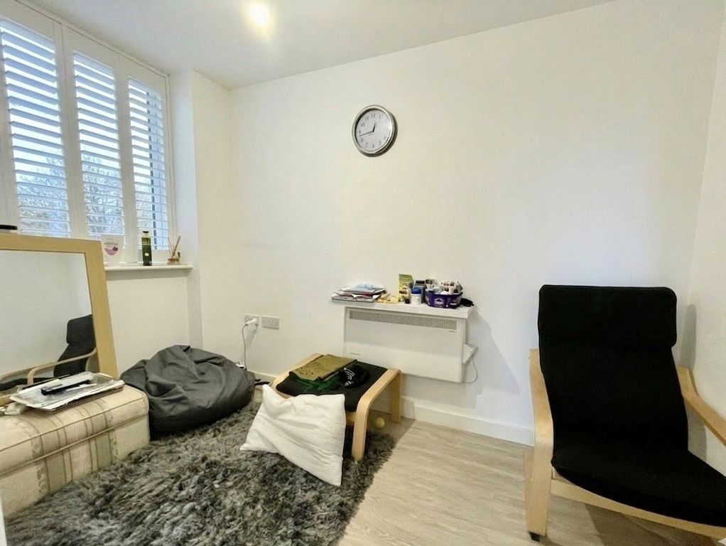 Property photo 2 of 16 Lounge