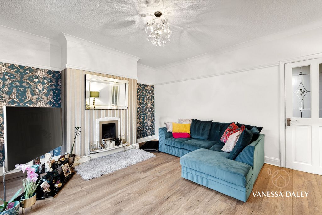 Property photo 2 of 27