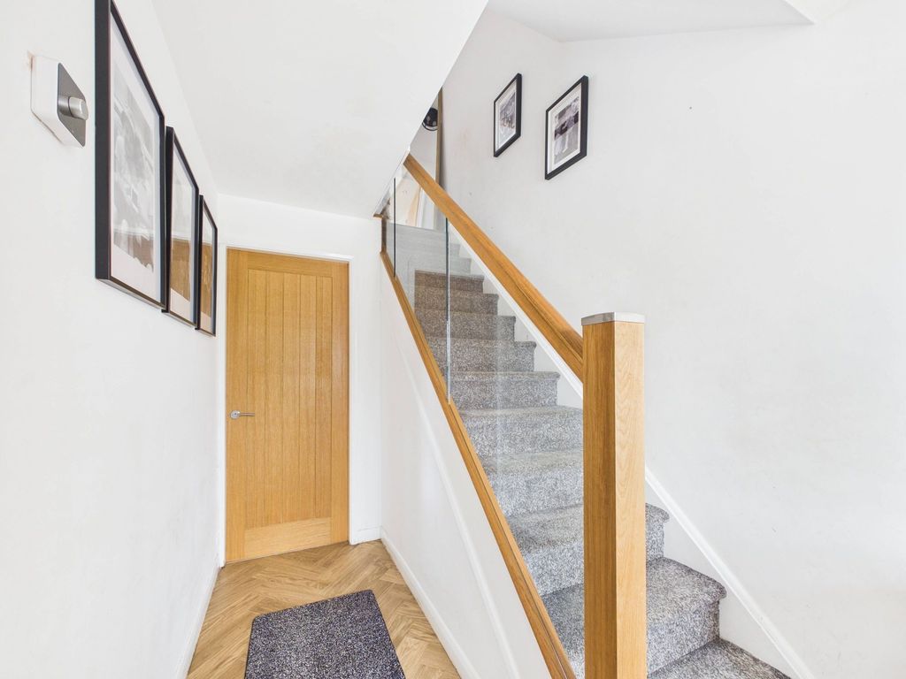 Property photo 2 of 17 Entrance Hall