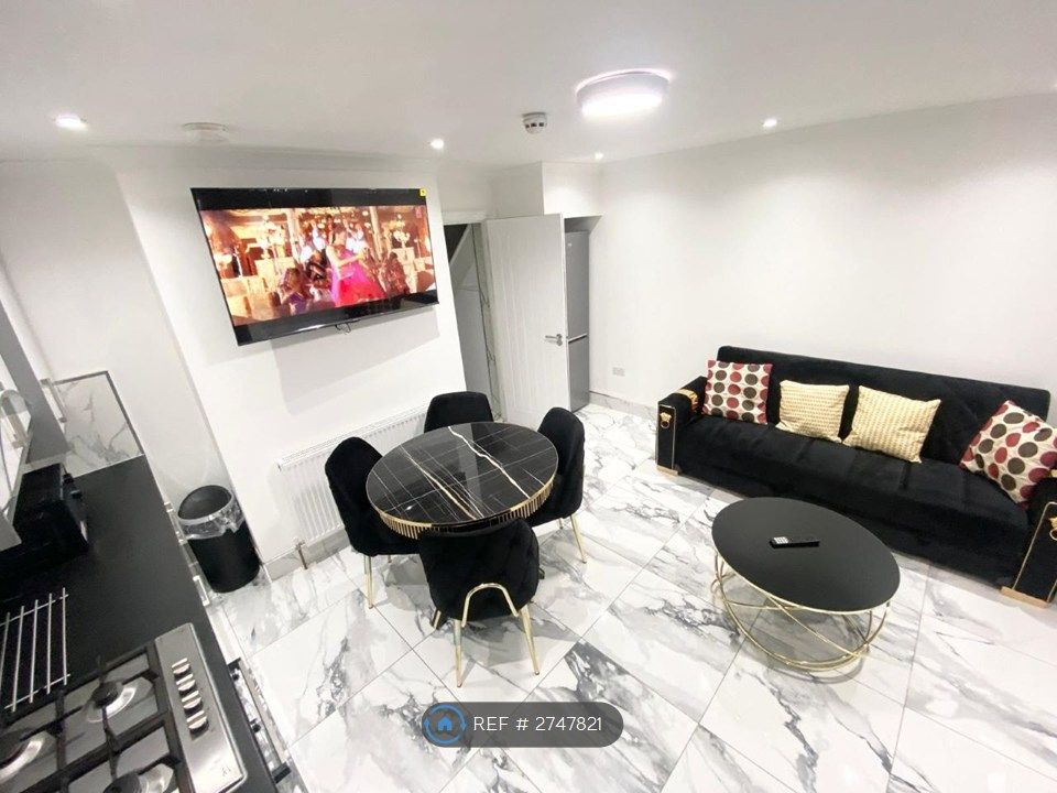 Property photo 2 of 35