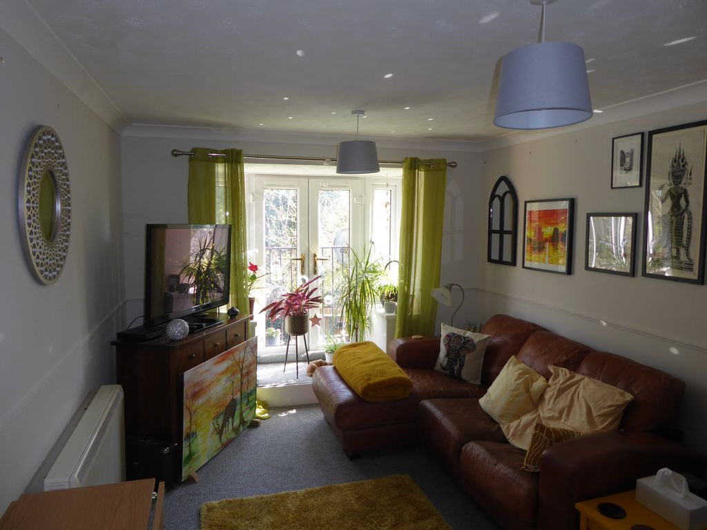 Property photo 2 of 5 Lounge