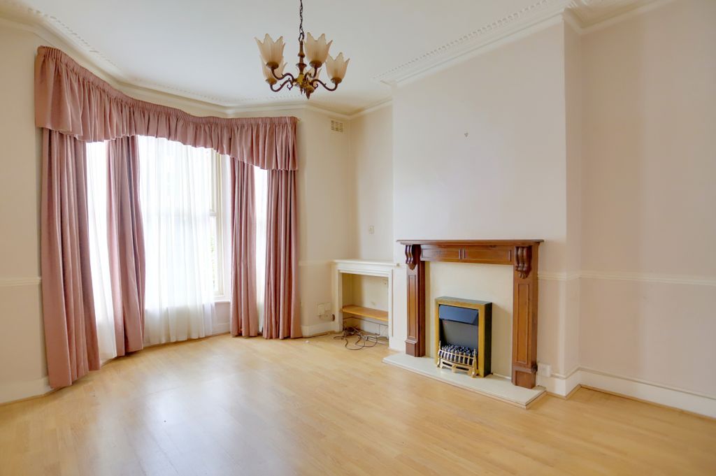 Property photo 2 of 8 1