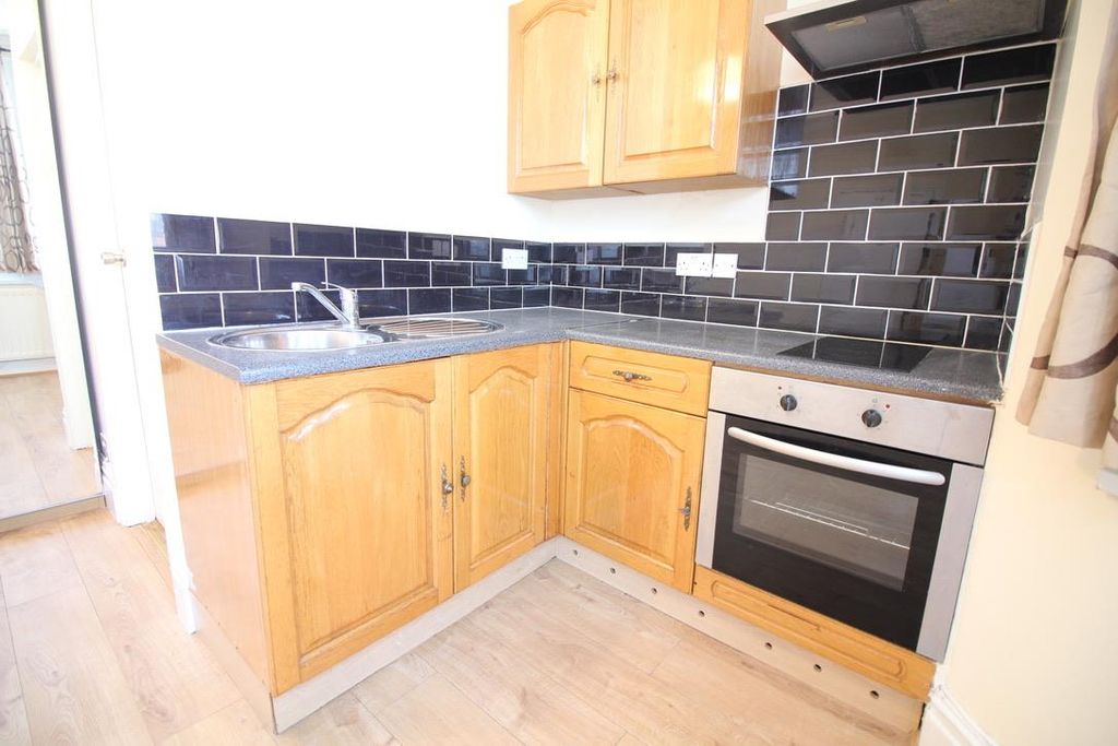 Property photo 1 of 4 Kitchen
