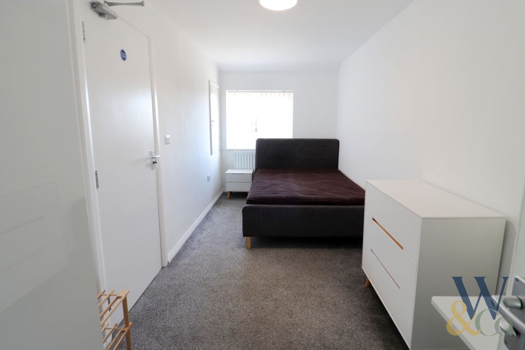 Property photo 2 of 7 R1 (12)