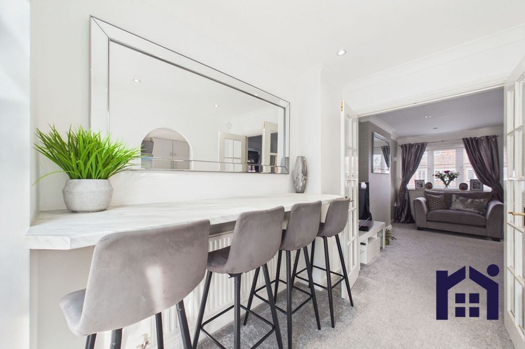 Property photo 3 of 25 Dining Area