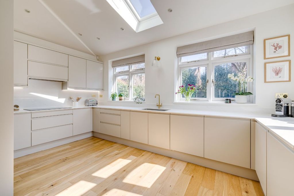 Property photo 3 of 31