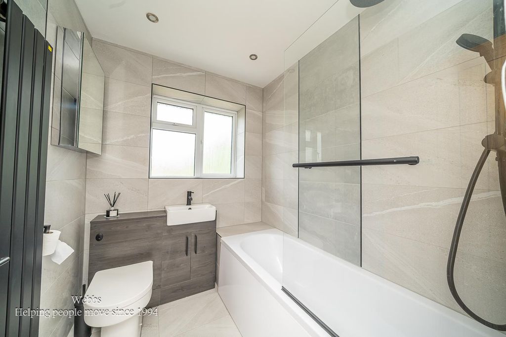 Property photo 3 of 25 Bathroom
