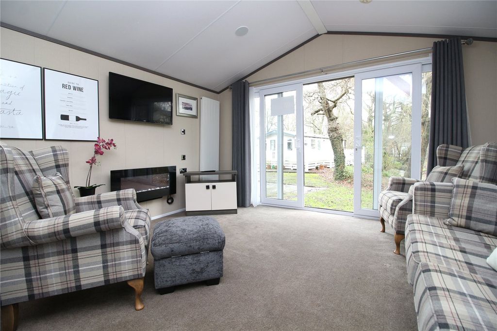 Property photo 3 of 10 Picture No. 02