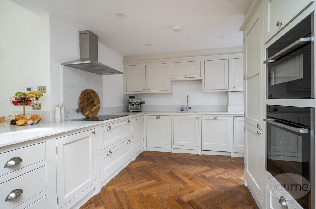 Property photo 3 of 19 1Ccbfb10-05F3-400...