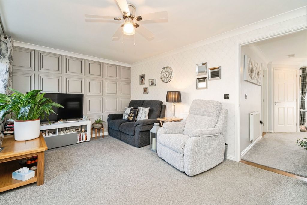 Property photo 3 of 18 Pbox-Img.Jpg