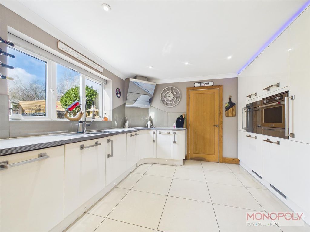 Property photo 3 of 40 Cam01943G0-Pr0631-Still012.Jpg