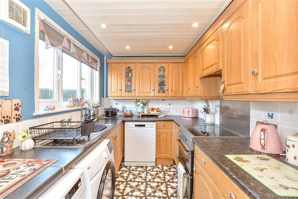 Property photo 3 of 8 Kitchen