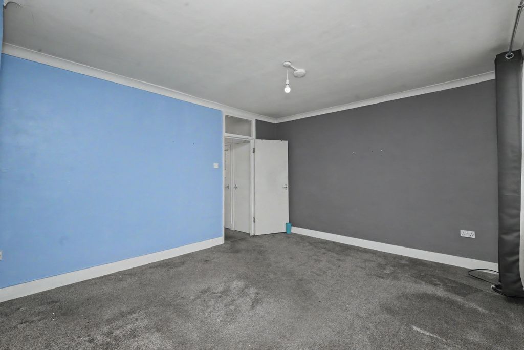 Property photo 3 of 8 15B St Stephens Grove, Lewisham, London, Se13 5Aj