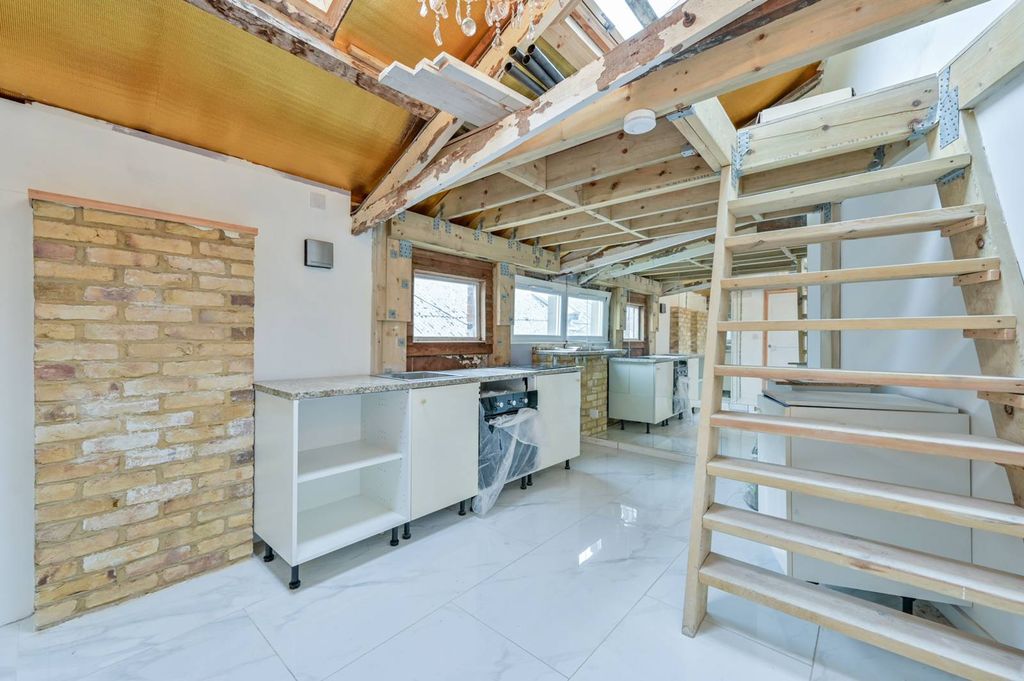 Property photo 1 of 3