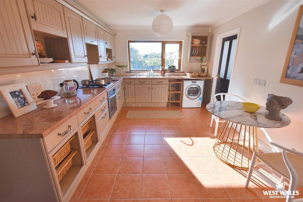 Property photo 3 of 21 11 (93).Jpg