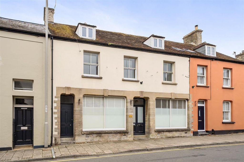 Property photo 1 of 10 Three Bedroom Maisonette